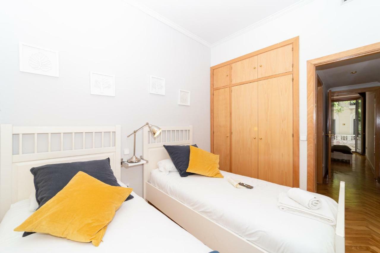 Apartamentos Plaza De Espana Мадрид Екстер'єр фото